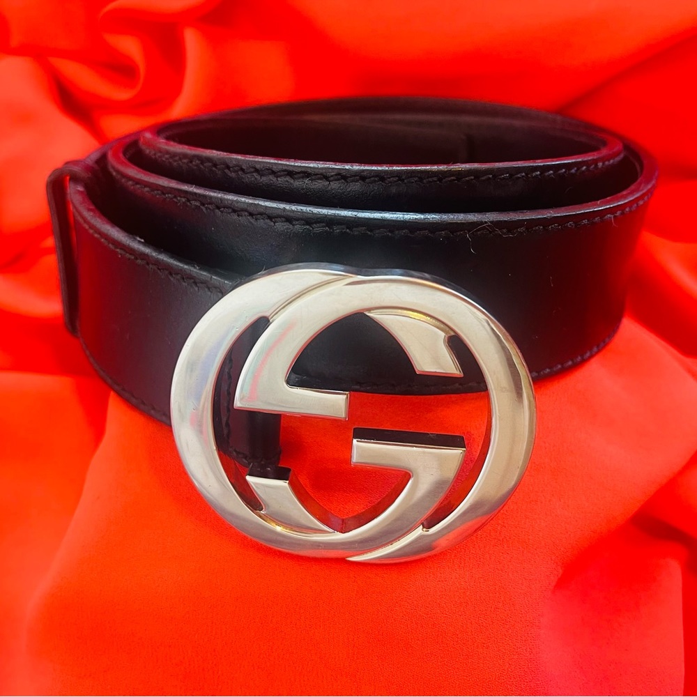 GUCCI authentic men’s, women’s interlock buckle leather belt